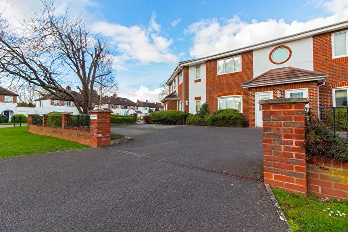 2 Bedroom Flat To Rent In Lawn Close, London, SL3