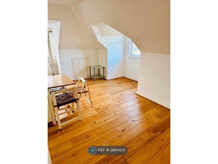 2 Bedroom Flat To Rent In Claremont Road, Seaford, BN25