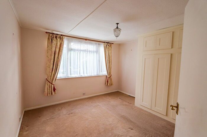 2 Bedroom Bungalow For Sale In Oakhurst Road, Battle, TN33