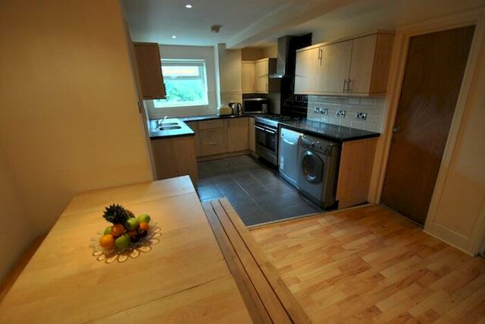 6 Bedroom Semi-Detached House To Rent In Kingswood Road, Fallowfield, Manchester, M14