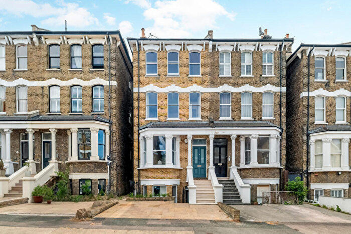 6 Bedroom Semi-Detached House For Sale In Bennett Park, London, SE3