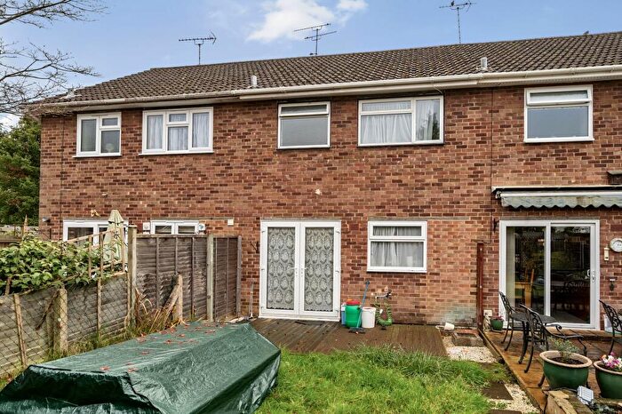 2 Bedroom Terraced House For Sale In Derwent Close, Farnborough, GU14