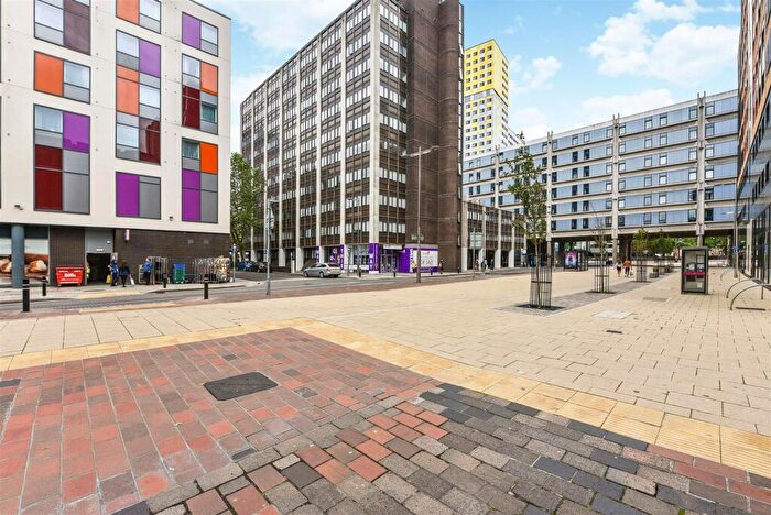 1 Bedroom Apartment To Rent In Isambard Brunel Road, Portsmouth, PO1