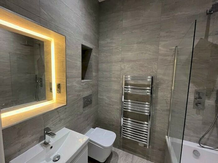 2 Bedroom Apartment To Rent In Berkshire Ct, RG12