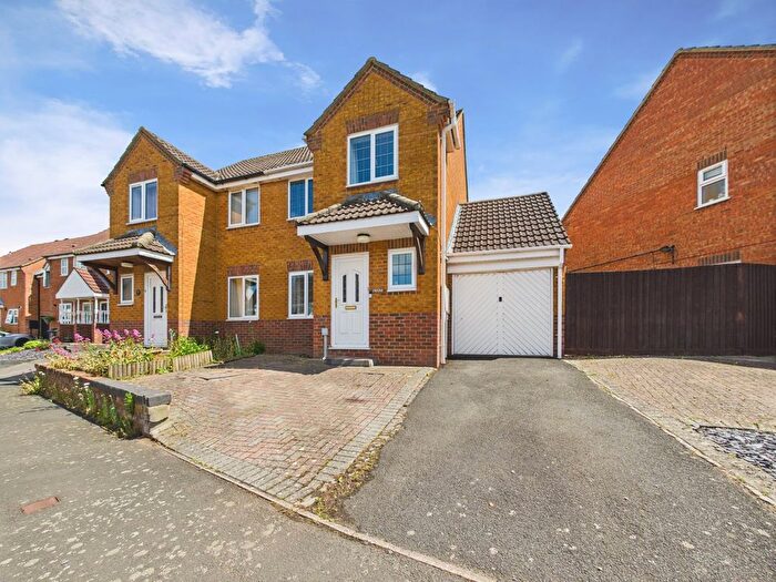 3 Bedroom Semi-Detached House For Sale In Mandalay Drive, Norton, Brockhill Village, Worcester, WR5