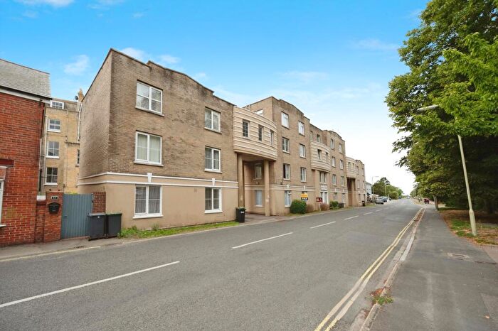 1 Bedroom Flat For Sale In Sea Front, Hayling Island, Hampshire, PO11