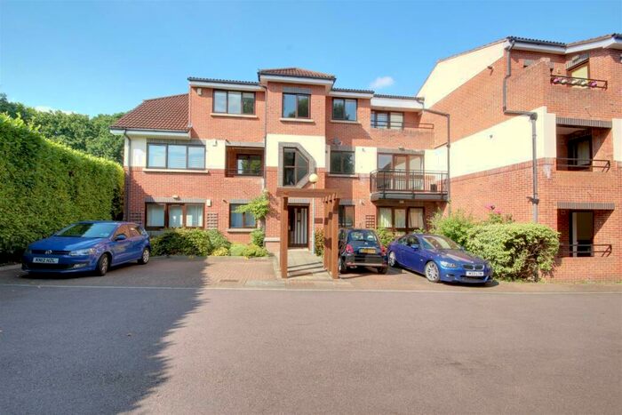 2 Bedroom Flat To Rent In Brook Park Close, London, N21