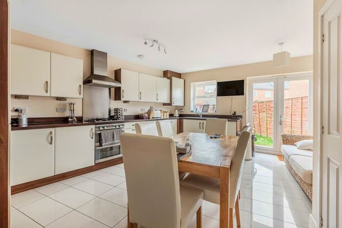 4 Bedroom Town House To Rent In Didcot, Oxfordshire, OX11