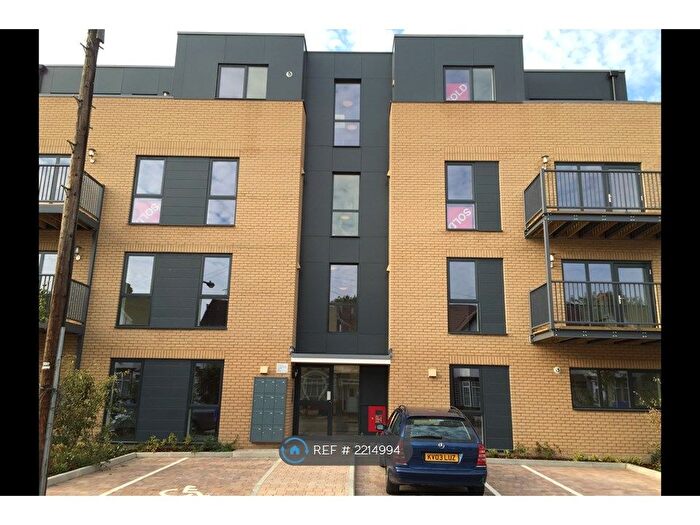 1 Bedroom Flat To Rent In Clarence Avenue, Ilford, IG2