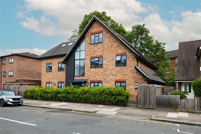 2 Bedroom Apartment For Sale In Weigall Road, London, SE12