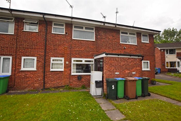 1 Bedroom Maisonette For Sale In Lowlands Close, Middleton, Manchester, M24