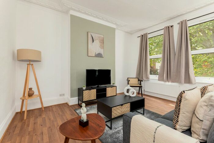 2 Bedroom Flat To Rent In Heathfield Road, Acton, W3