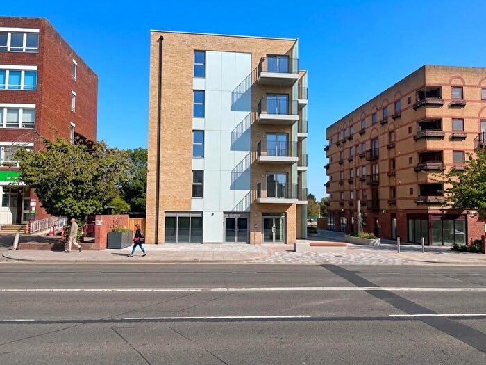 2 Bedroom Apartment To Rent In Elmsley House, Aylesbury, HP19