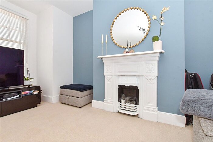 2 Bedroom Flat For Sale In Douglas Road, Herne Bay, Kent, CT6