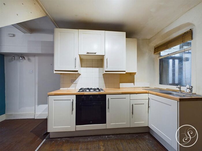 2 Bedroom Terraced House For Sale In Colton Road, Whitkirk, Leeds, LS15