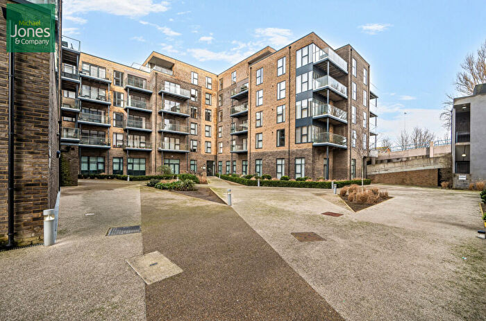 2 Bedroom Flat To Rent In The Causeway, Causeway Place, Worthing, West Sussex, BN12