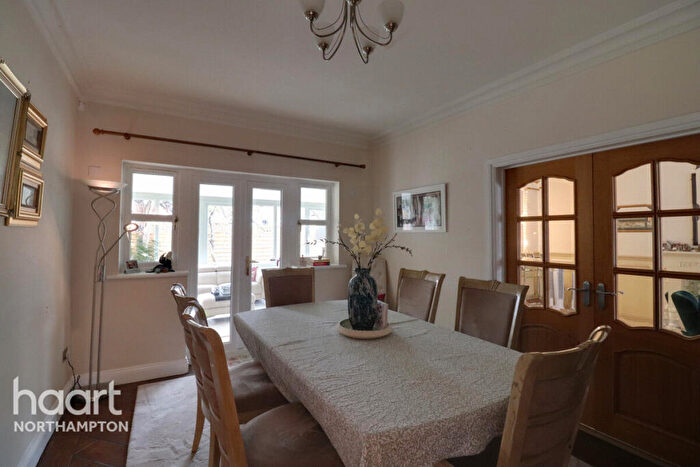 6 Bedroom Detached House To Rent In The Moorlands, Rushden, NN10