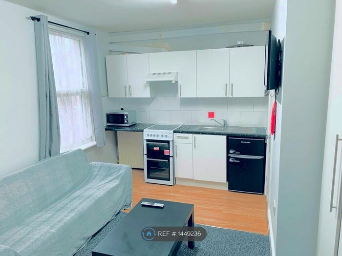 Studio To Rent In Waylen Street, Reading, RG1