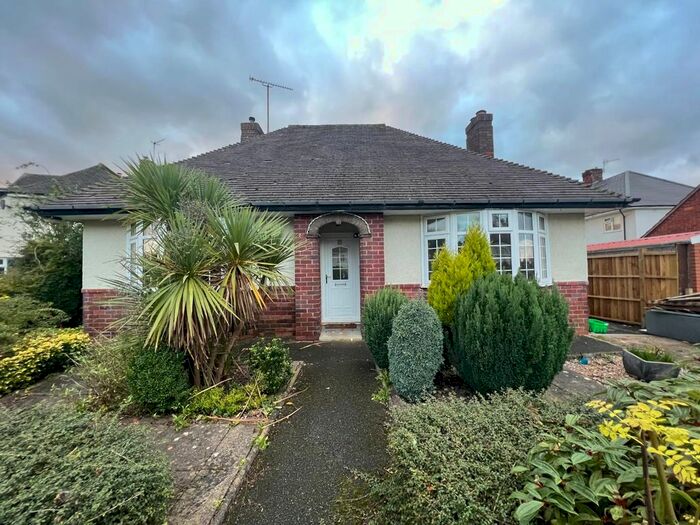 2 Bedroom Detached Bungalow To Rent In Greenbank Drive, Ashgate, Chesterfield, S40