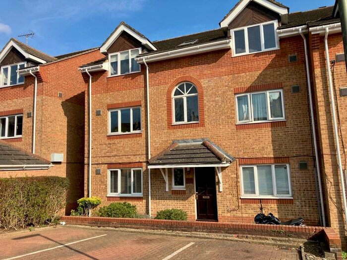 1 Bedroom Flat To Rent In St Johns Terrace Road, Redhill, RH1