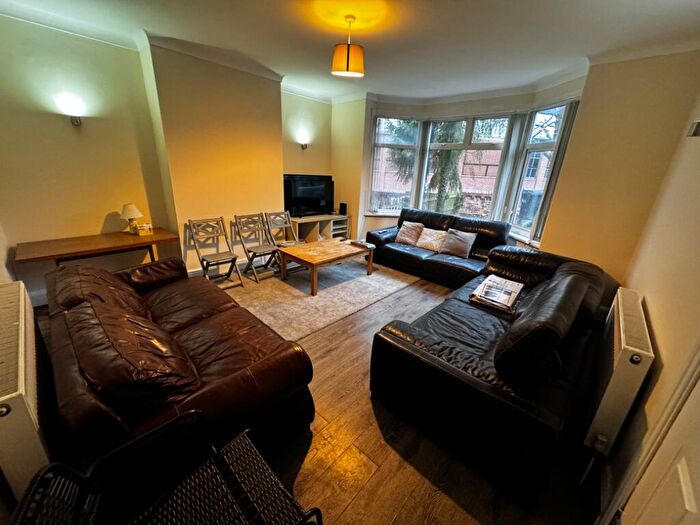 7 Bedroom Semi-Detached House To Rent In St. Michaels Lane, Leeds, West Yorkshire, LS6