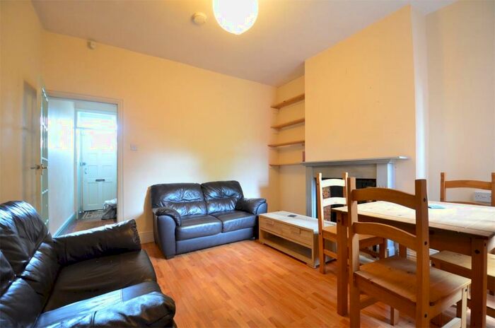 4 Bedroom Terraced House To Rent In Warwards Lane, Selly Oak, Birmingham, B29