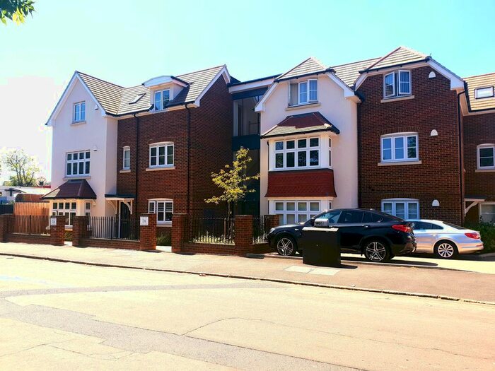 2 Bedroom Property To Rent In Oaklands Avenue, Romford, RM1