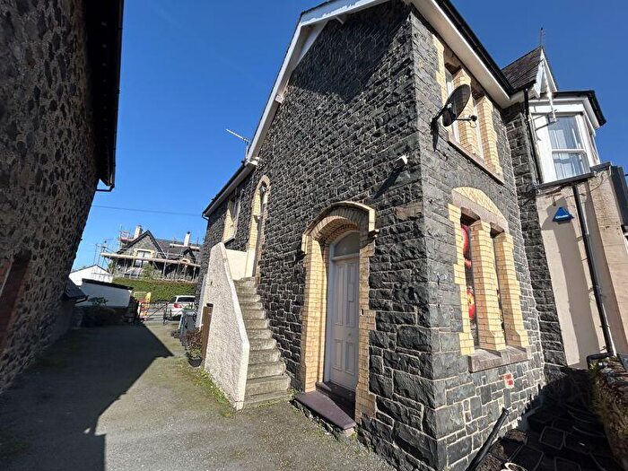 3 Bedroom Apartment For Sale In Village Road, Llanfairfechan, LL33