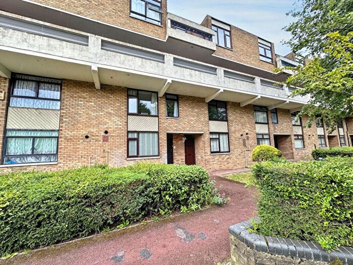 3 Bedroom Maisonette For Sale In Neville Court, Washington, NE37