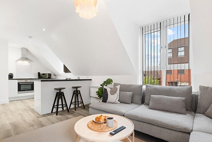 2 Bedroom Flat To Rent In Kenilworth Road, Solihull, CV7