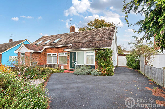 3 Bedroom Bungalow For Sale In Brocks Drive, Fairlands, Guildford, GU3