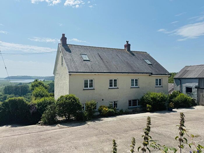 4 Bedroom Farm House To Rent In Llanybri, SA33