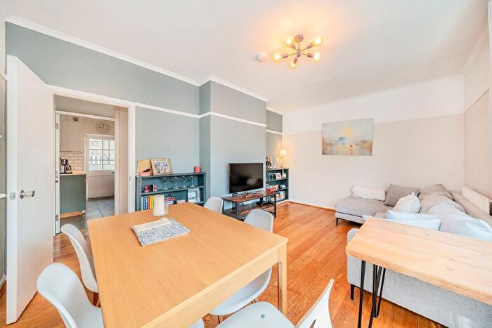 3 Bedroom Flat For Sale In Lupus Street, Pimlico, SW1V