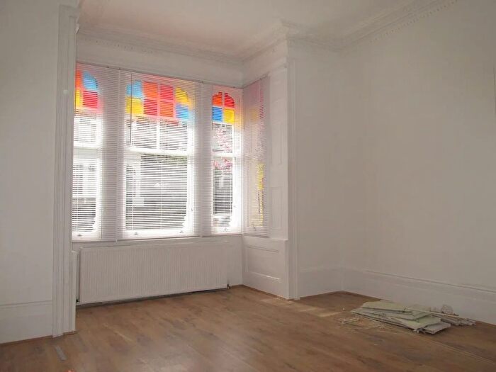 2 Bedroom Flat To Rent In Cecile Park, London, N8