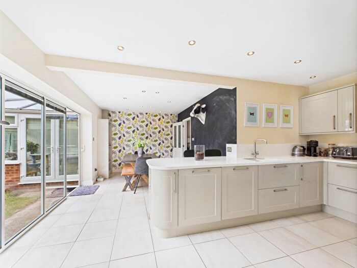 4 Bedroom Detached House For Sale In Watermill Way, Weston Turville, HP22