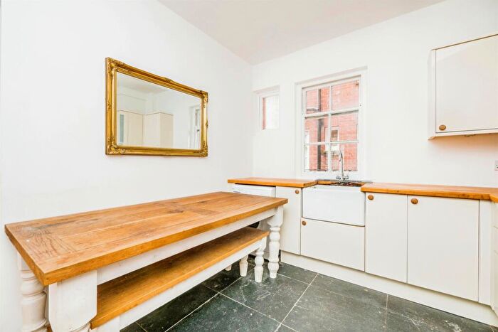1 Bedroom Apartment For Sale In Westgate Street, Cardiff, CF10