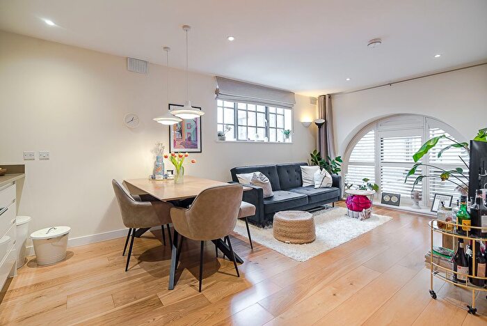 1 Bedroom Flat For Sale In Athelstan Place, Twickenham, TW2