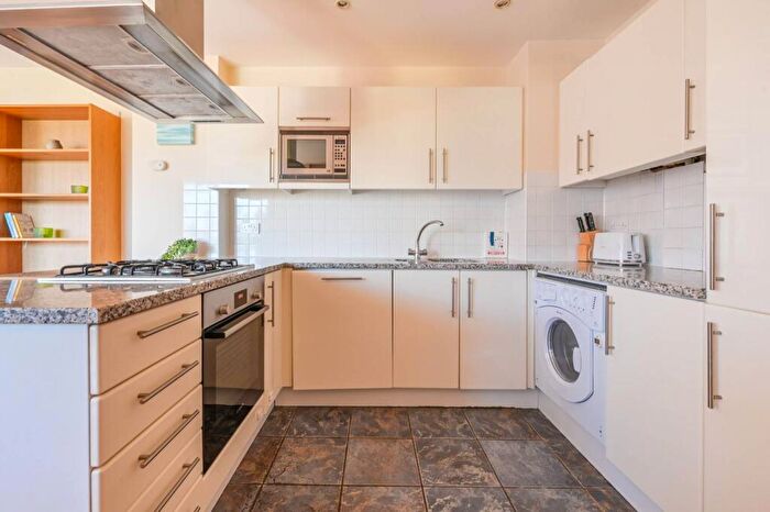 2 Bedroom Flat To Rent In Ocean Wharf, Canary Wharf, London, E14