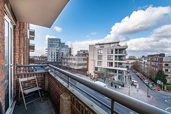 3 Bedroom Flat To Rent In Keswick Road, London, SW15