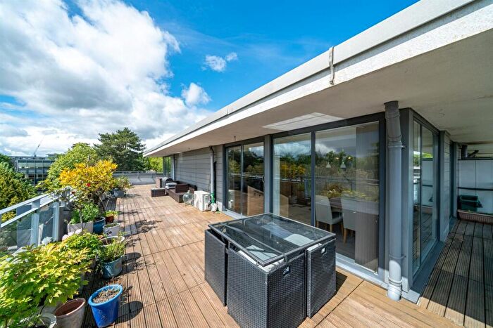 2 Bedroom Penthouse For Sale In Newsom Place, Hatfield Road, St. Albans, AL1