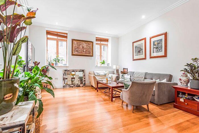 3 Bedroom Flat To Rent In Dean Ryle Street, London, SW1P