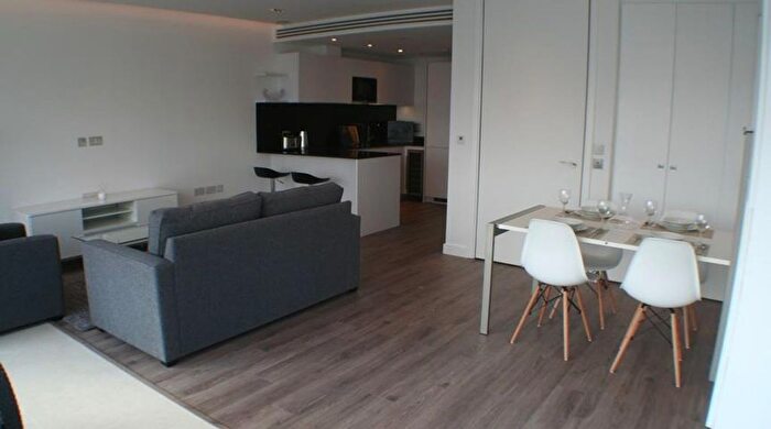 1 Bedroom Flat To Rent In Piazza Walk, Satin House, E1