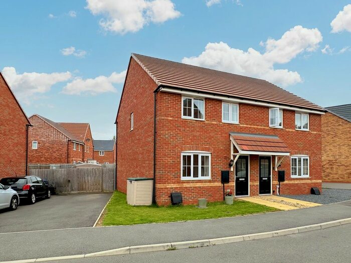 3 Bedroom Semi-Detached House For Sale In Haswell Road, Crick, NN6