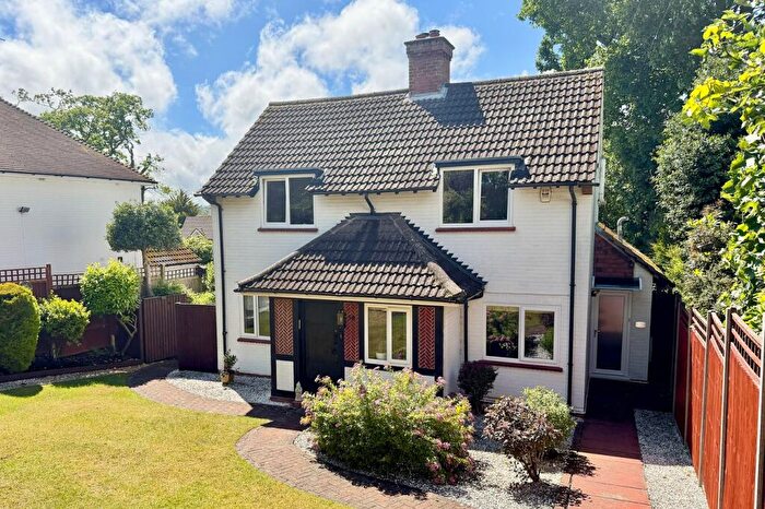 4 Bedroom Detached House For Sale In The Avenue, Camberley, GU15