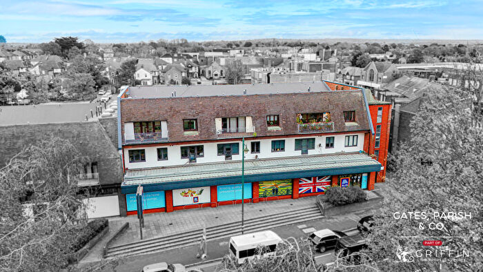 2 Bedroom Flat To Rent In St. Marys Lane, Upminster, RM14