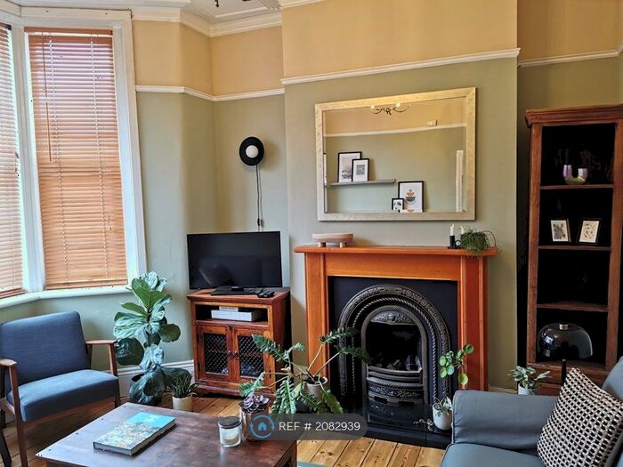 2 Bedroom Maisonette To Rent In Floyd Road, London, SE7