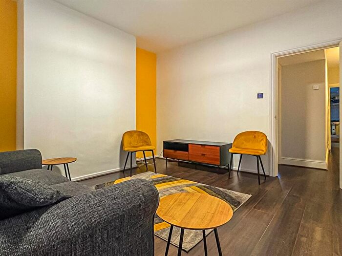 1 Bedroom Flat To Rent In Tyn-Y-Coed Place, Roath, CF24