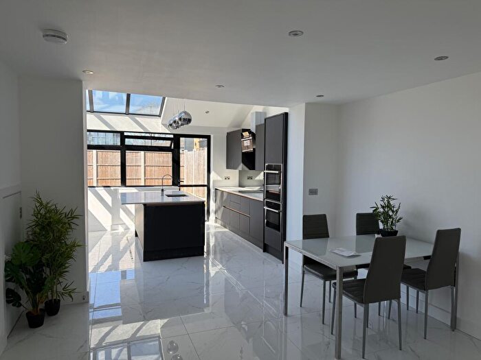 2 Bedroom Semi-Detached House For Sale In Great Warley St, CM13