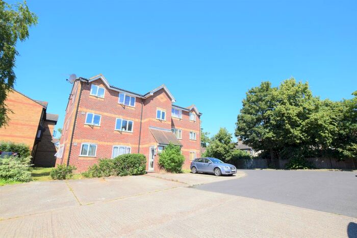 1 Bedroom Flat To Rent In Greenslade Road, Barking, IG11