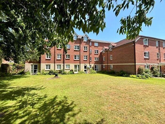 2 Bedroom Flat For Sale In Archers Court, Salisbury, SP1